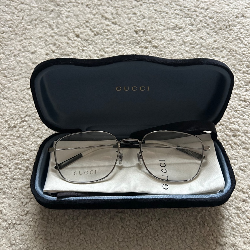 Gucci Eyeglass Frames - Picture 2 of 3